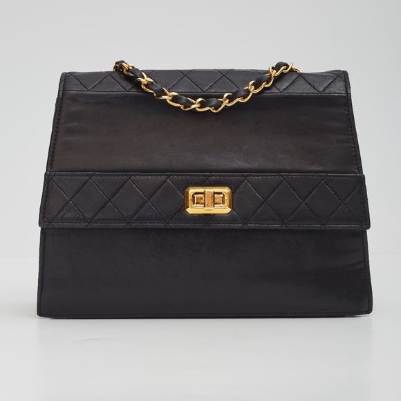 CHANEL VINTAGE LAMBSKIN BLACK TRAPEZOID FLAP BAG MEDIUM (CIRCA 1990) - Picture 9 of 11